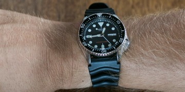 Seiko SKX007 Unboxing - Wrist shot of brand new SKX007