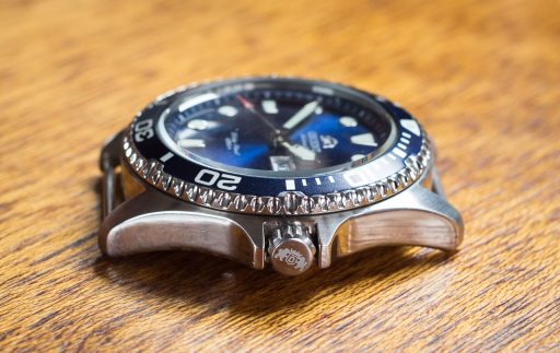 Orient Ray II Dive Watch Review – Case right side