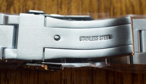 Strapcode Endmill Bracelet Review – Clasp with Plastic